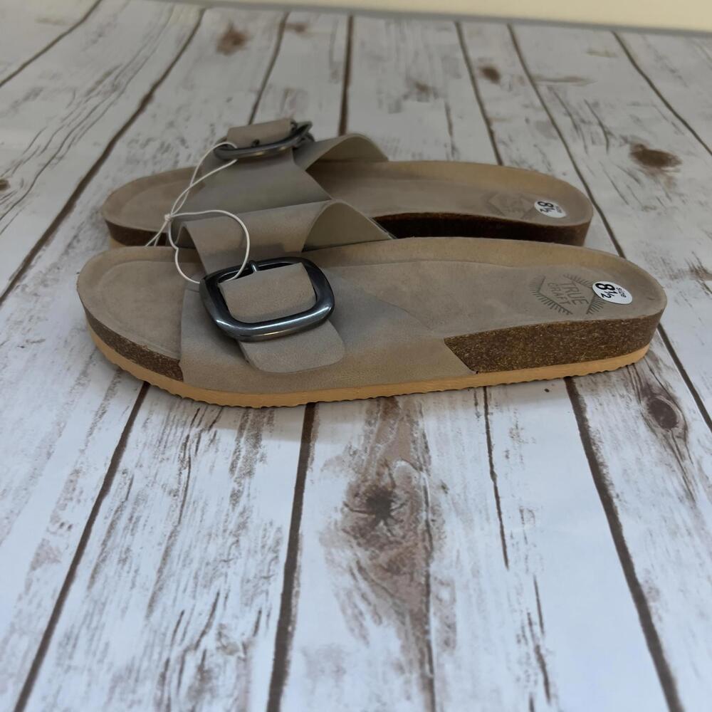 True Craft‎ Women's Size 8.5 Beige Slide Sandals with Buckle